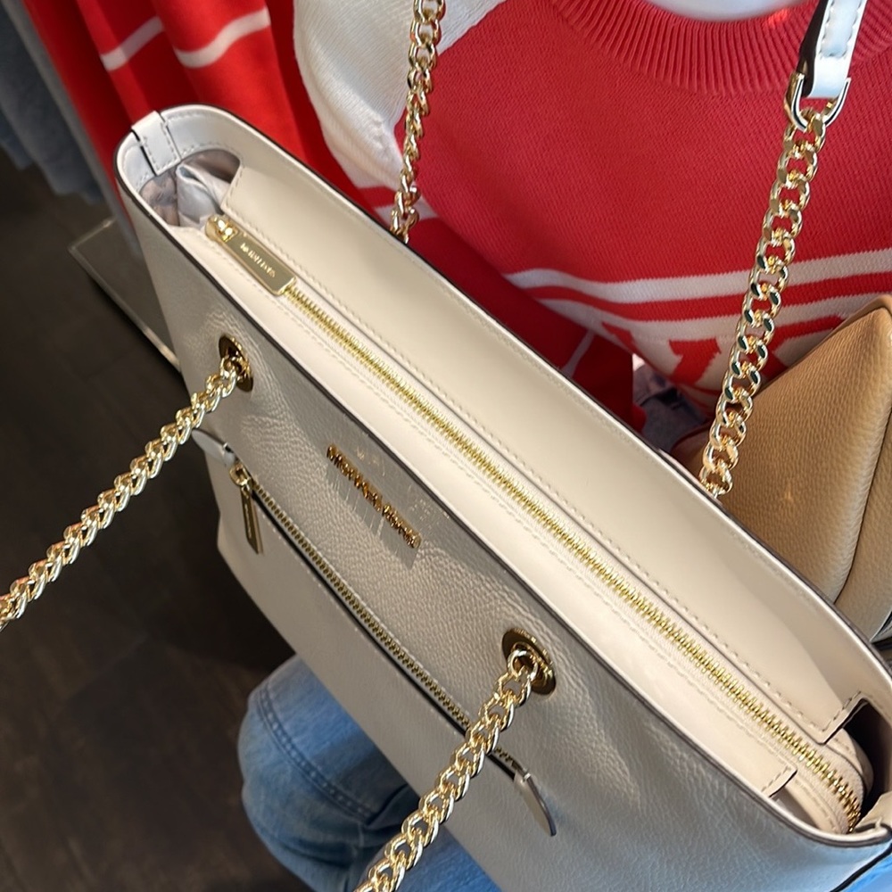 MICHAEL KORS
Jet Set Medium Front Zip Pebbled Leather Chain Tote Bag
Light Cream - Picture 11 of 16